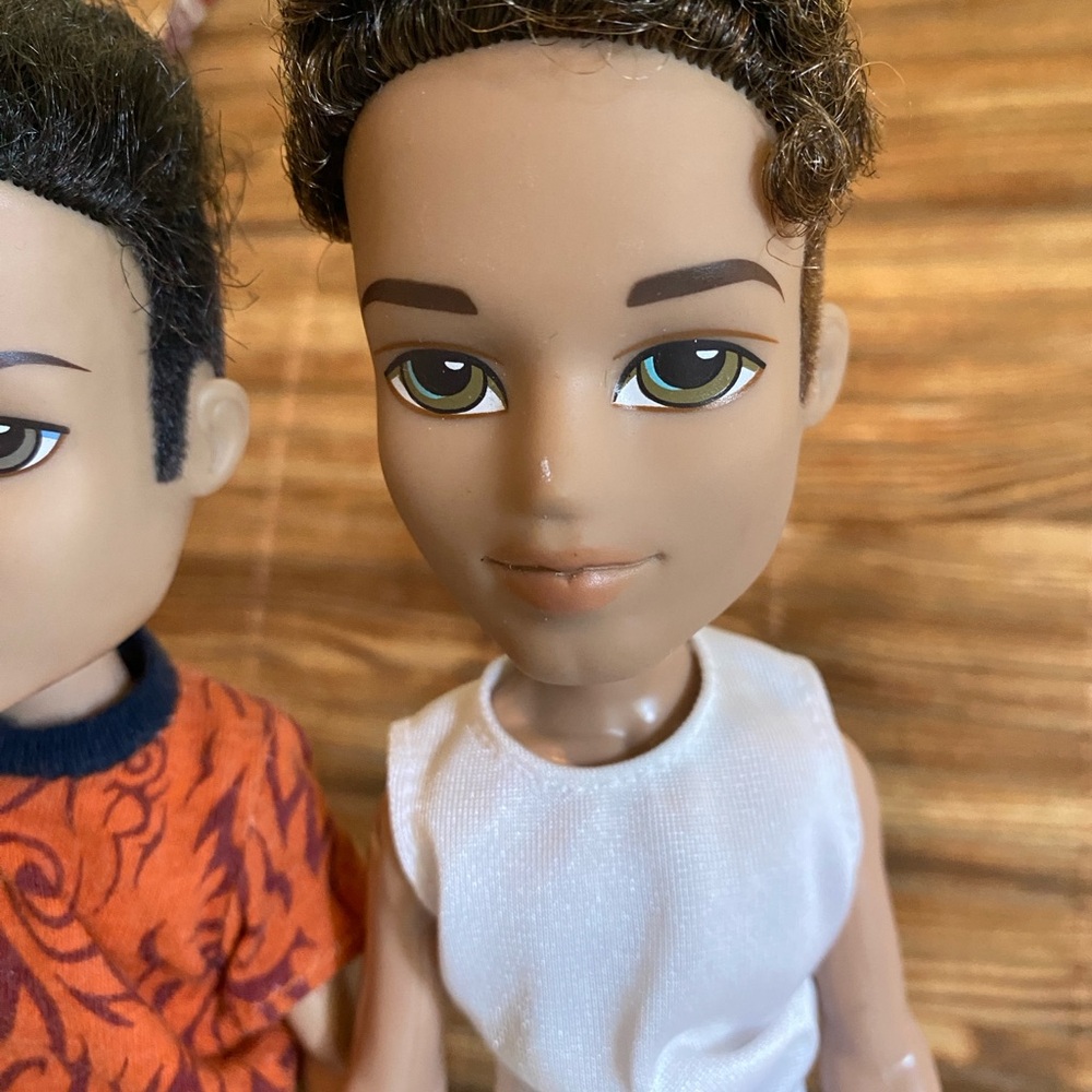two Bratz boyz - Picture 3 of 3